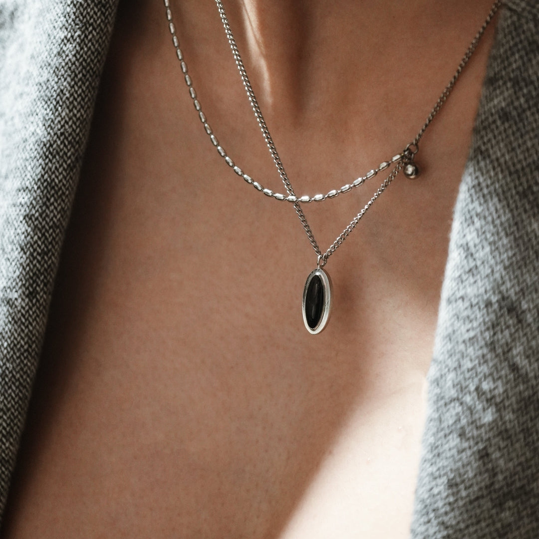 90ninetys,90ninety’s,necklace, Silver pendant necklace, double layers, Black oval pendant