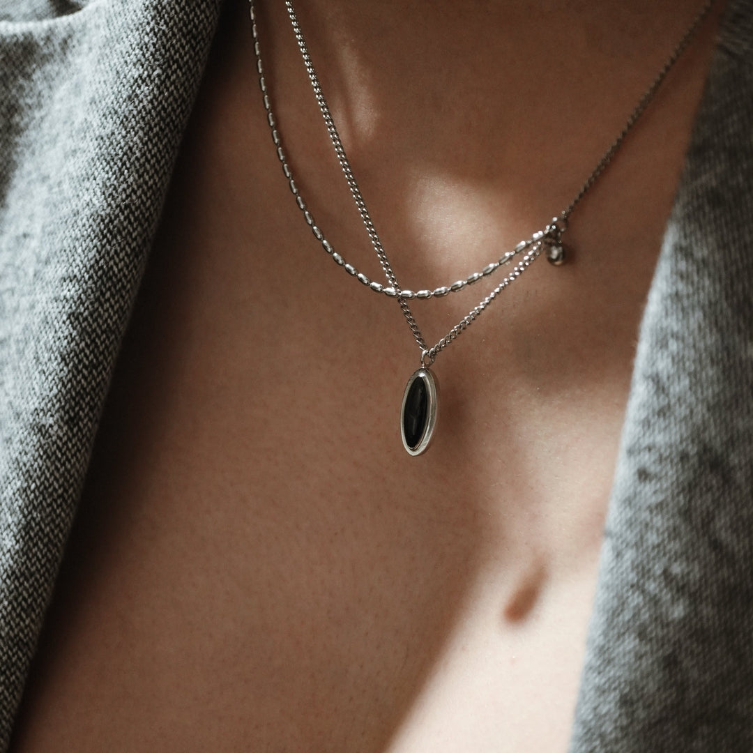 90ninetys,90ninety’s,necklace, Silver pendant necklace, double layers, Black oval pendant