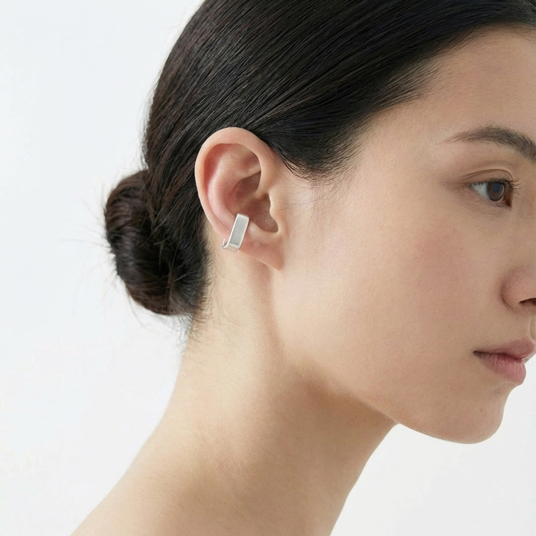 Bar ear cuff