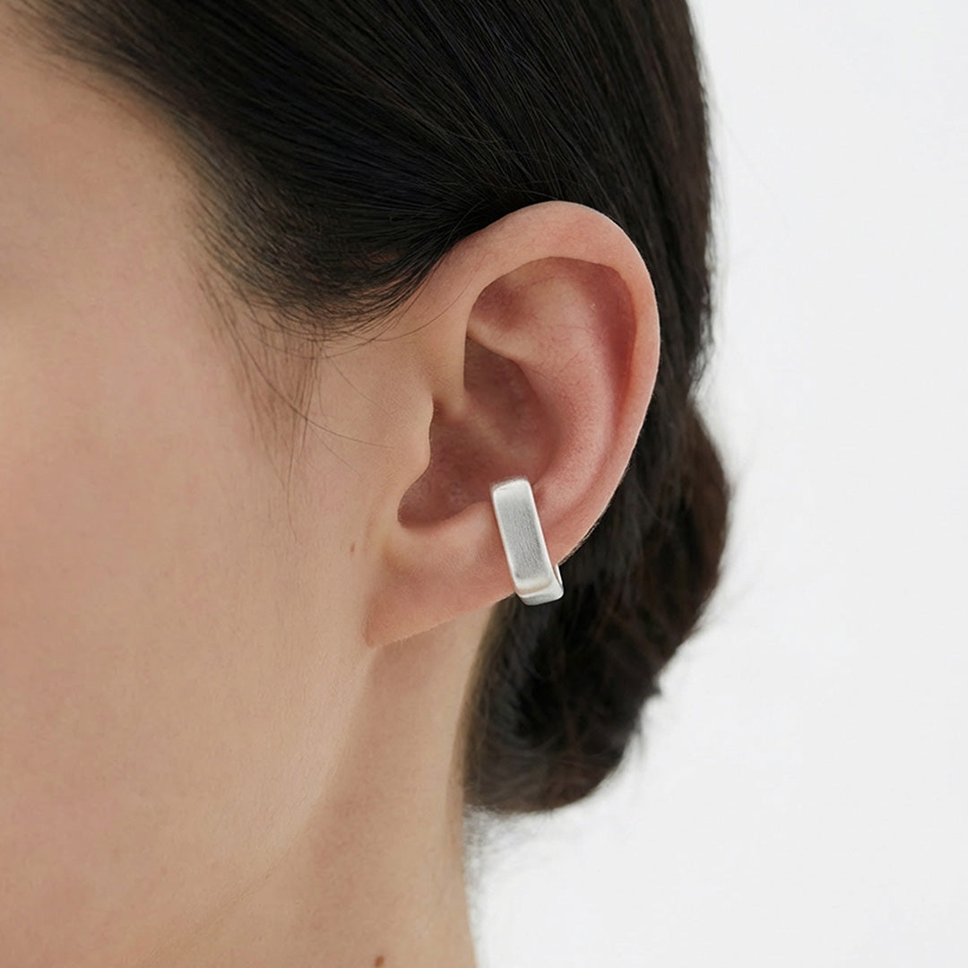 Bar ear cuff
