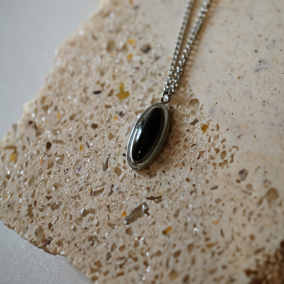 90ninetys,90ninety’s,necklace, Silver pendant necklace, double layers, Black oval pendant 