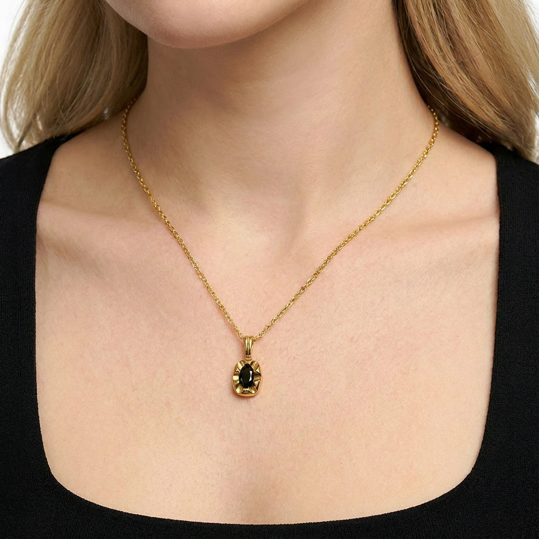 Noir Oval Necklace