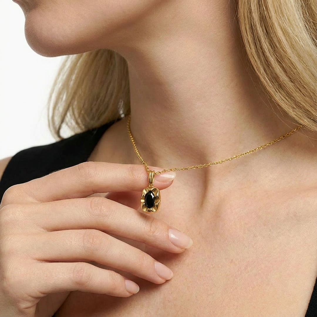 Noir Oval Necklace