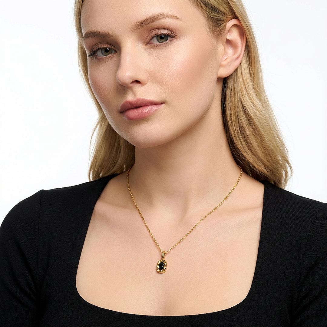 Noir Oval Necklace